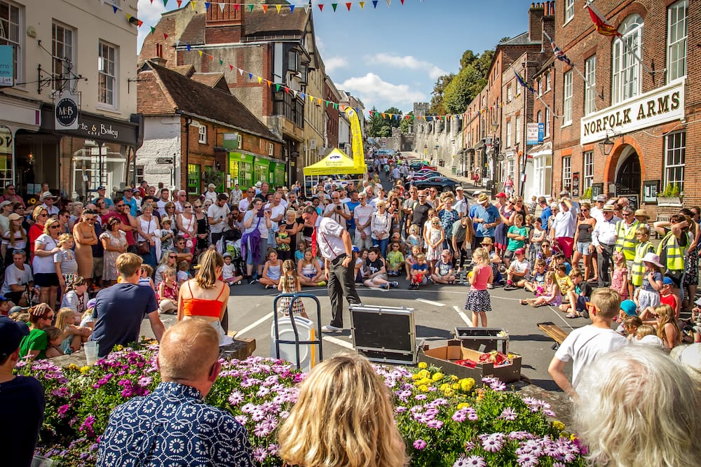 Arundel Festival street performers