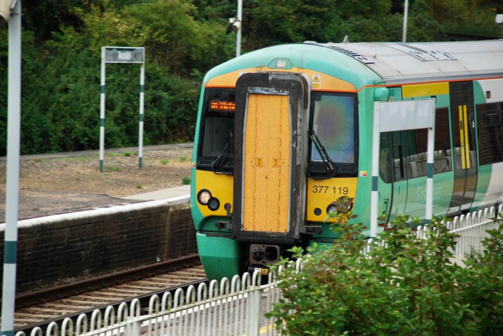 train coming into arundel train station